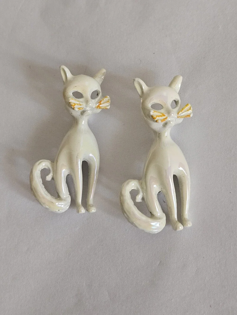 Vintage MCM Iridescent White Enamel Cat Brooch Pin Pair 1970s Scatter Set 1.5
